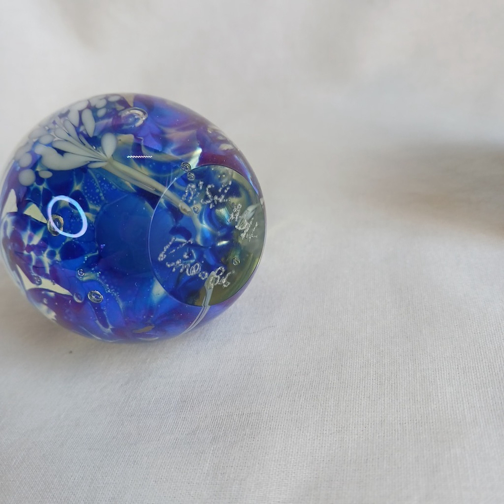 Vintage 1986 Iridescent Mount St Helens Ash Glass Paperweight - Picture 5 of 8